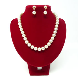 Pearl Jewellery Set by HMJServices