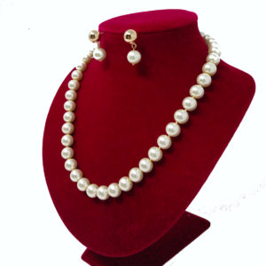 Pearl Jewellery Set by HMJServices