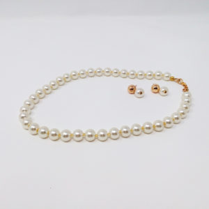 Pearl Jewellery Set by HMJServices