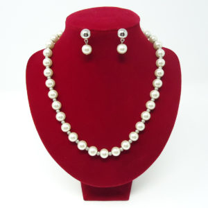 Pearl Jewellery Set by HMJServices